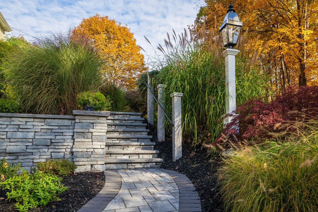 159 Ruggles Street Westborough, MA 01581 - Photo 4 of 36 Gallery Image 4