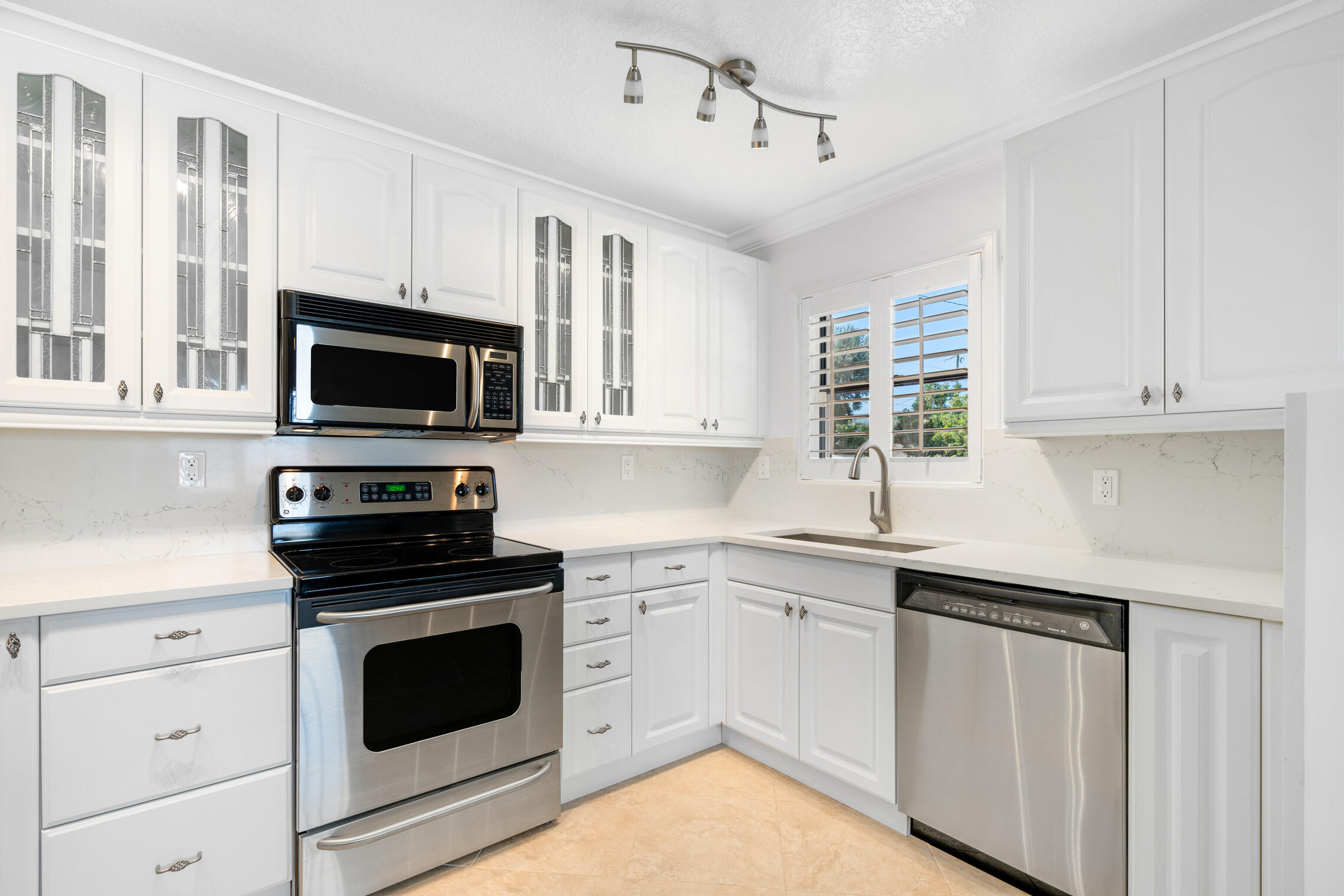 330 Anderson Road Lantana, FL 33462 - Photo 8 of 28 10__330_Anderson_Rd_10_mls