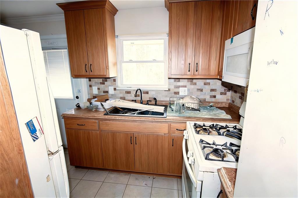 924 Brookdale Place Decatur, GA 30033 - Photo 6 of 19 a kitchen with granite countertop a sink and a stove