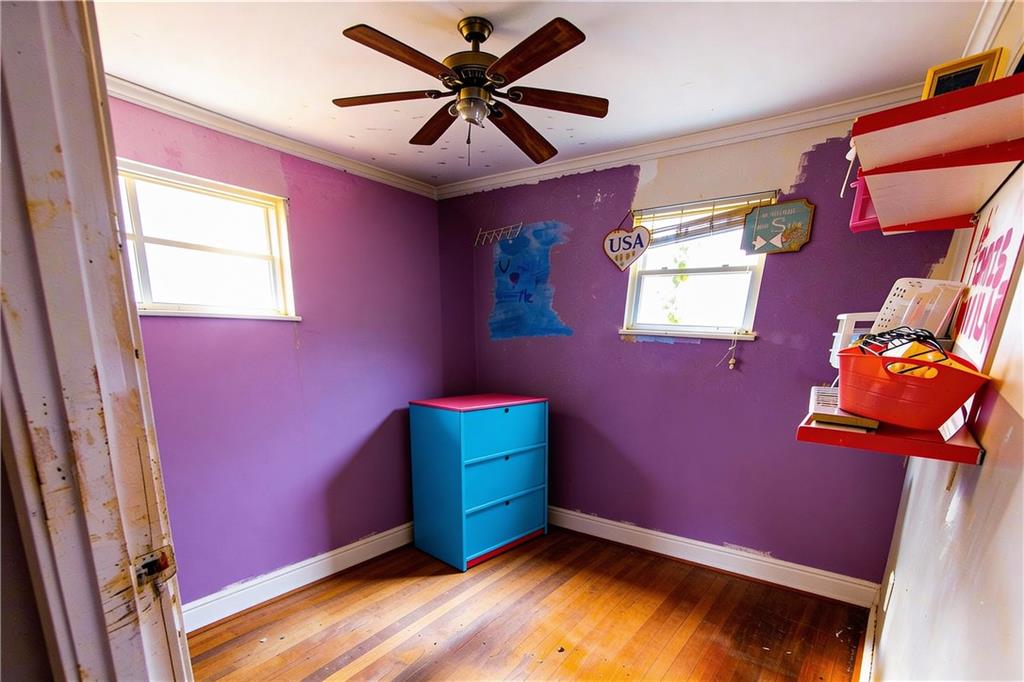 924 Brookdale Place Decatur, GA 30033 - Photo 8 of 19 a room with furniture and a window