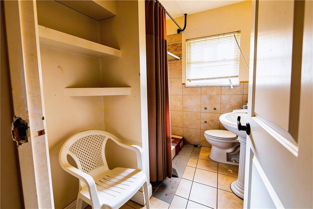 924 Brookdale Place Decatur, GA 30033 - Photo 10 of 19 a bathroom with a sink toilet and shower