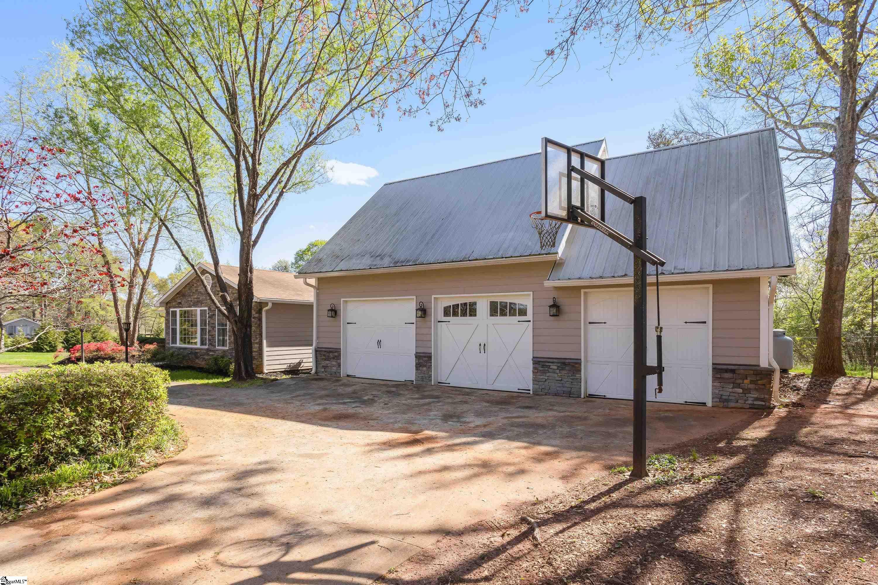3402 Cannon Road Greer, SC 29651 - Photo 5 of 33