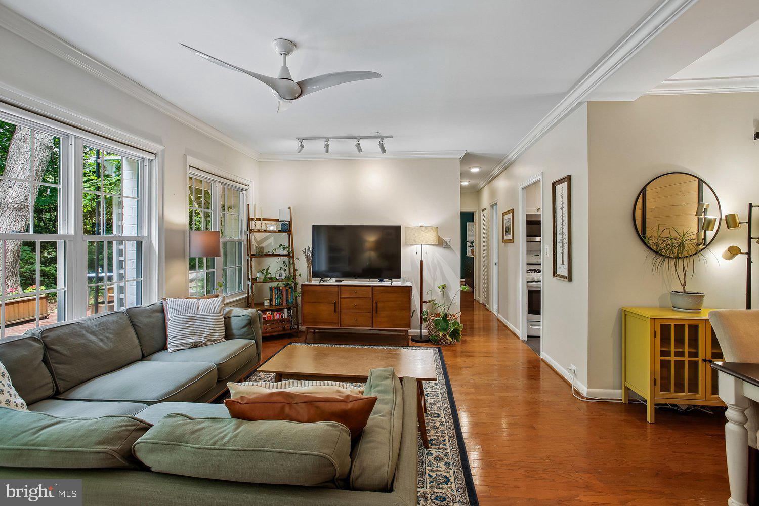 3376 Gunston Road, Unit 3376 Alexandria, VA 22302 - Photo 4 of 49 Living Room