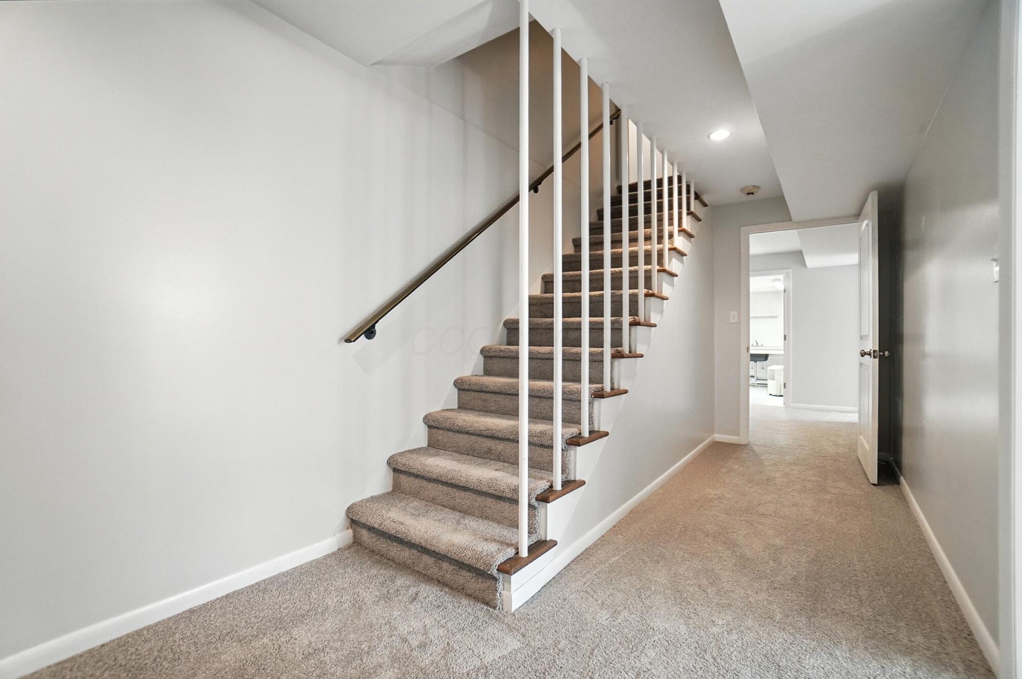 3885 Woodbridge Road Columbus, OH 43220 - Photo 87 of 158 083