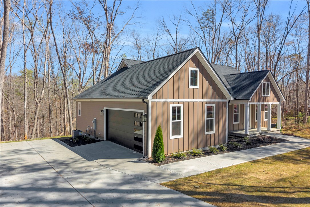 1201 Stillwater Drive Seneca, SC 29672 - Photo 4 of 50