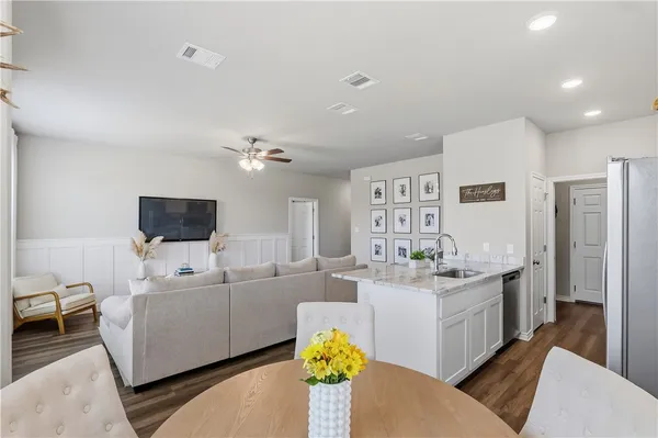 $2,100 | 2420 Lightfoot Lane, Bryan, TX 77803
