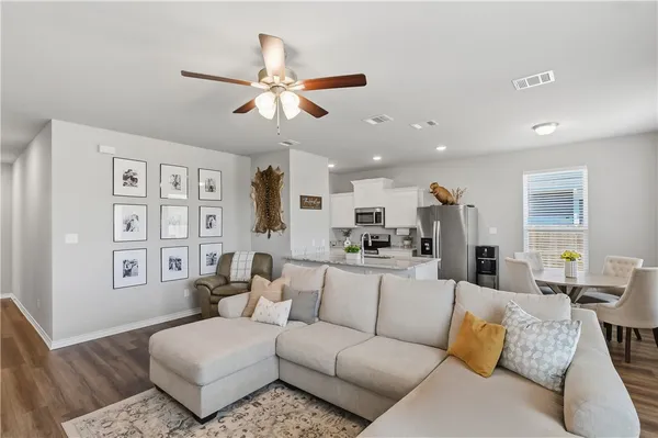 $2,100 | 2420 Lightfoot Lane, Bryan, TX 77803