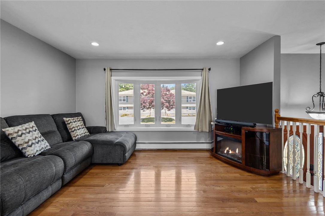 38 Bateman Avenue Cranston, RI 02920 - Photo 14 of 41