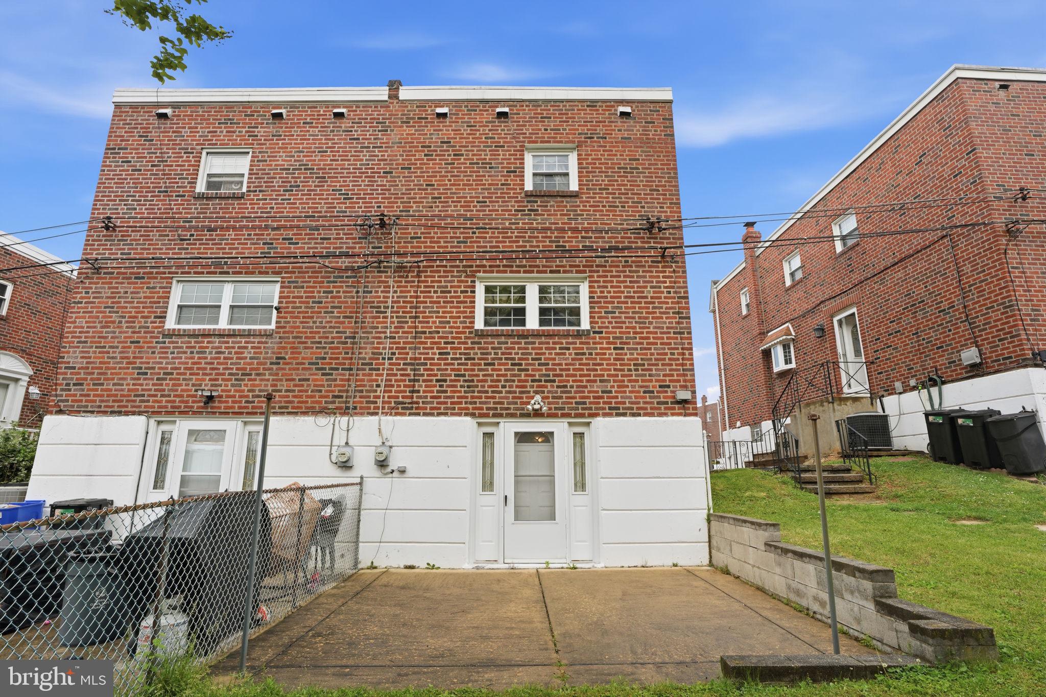 131 Ridgefield Road Philadelphia, PA 19154 - Photo 22 of 27 Exterior back with patio