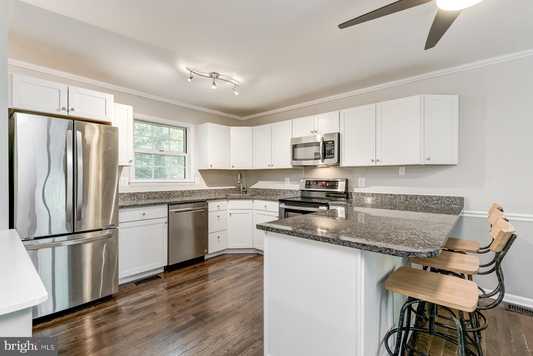 925 Diggs Road Crownsville, MD 21032 - Photo 4 of 40 Kitchen with granite counters and peninsula
