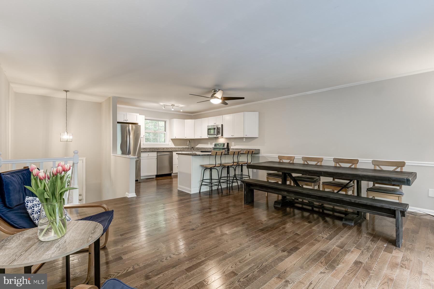 925 Diggs Road Crownsville, MD 21032 - Photo 7 of 40 Dining / sitting area off kitchen