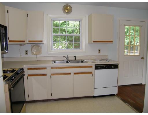 16 Priscilla Road Hopkinton, MA 01748 - Photo 8 of 21 Gallery Image 8