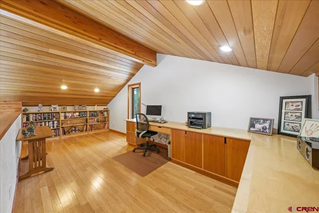 a view of livingroom with furniture