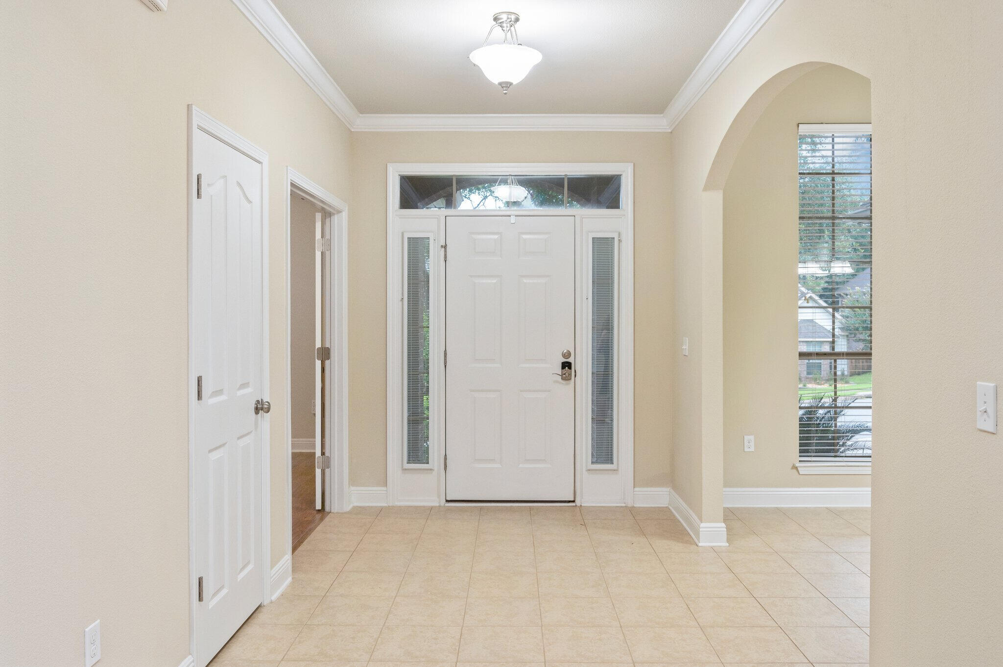 615 Red Fern Road Crestview, FL 32536 - Photo 5 of 33 an empty room with window