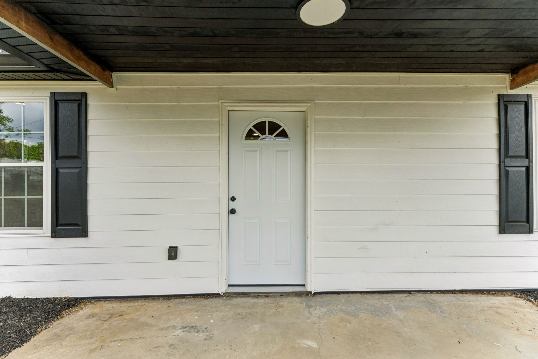 330 West Washington Street Pulaski, TN 38478 - Photo 2 of 36 a view of front door