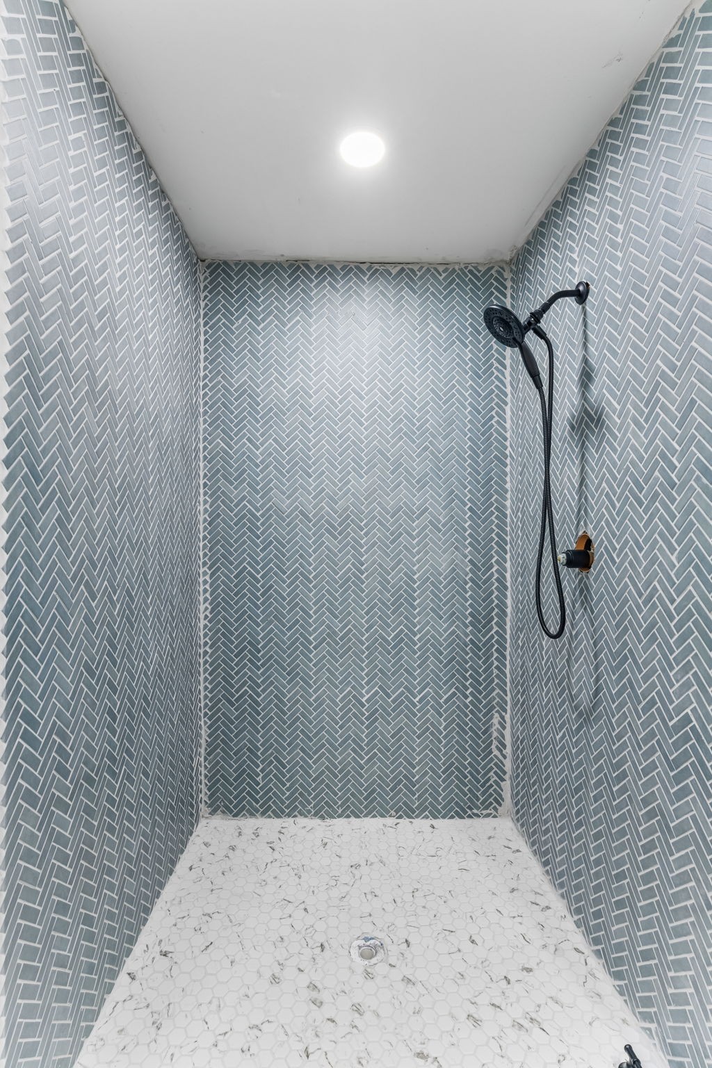 330 West Washington Street Pulaski, TN 38478 - Photo 27 of 36 a bathroom with a shower