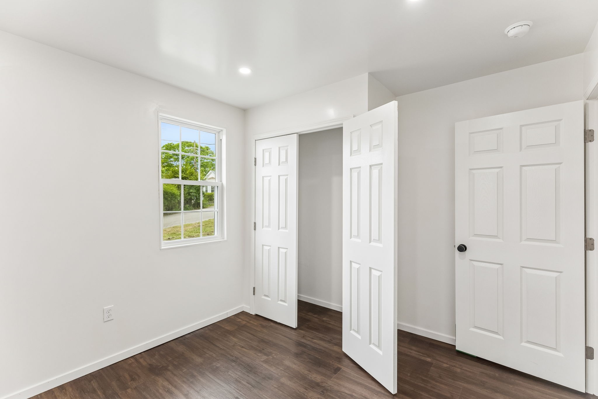 330 West Washington Street Pulaski, TN 38478 - Photo 31 of 36 an empty room with wooden floor and a window