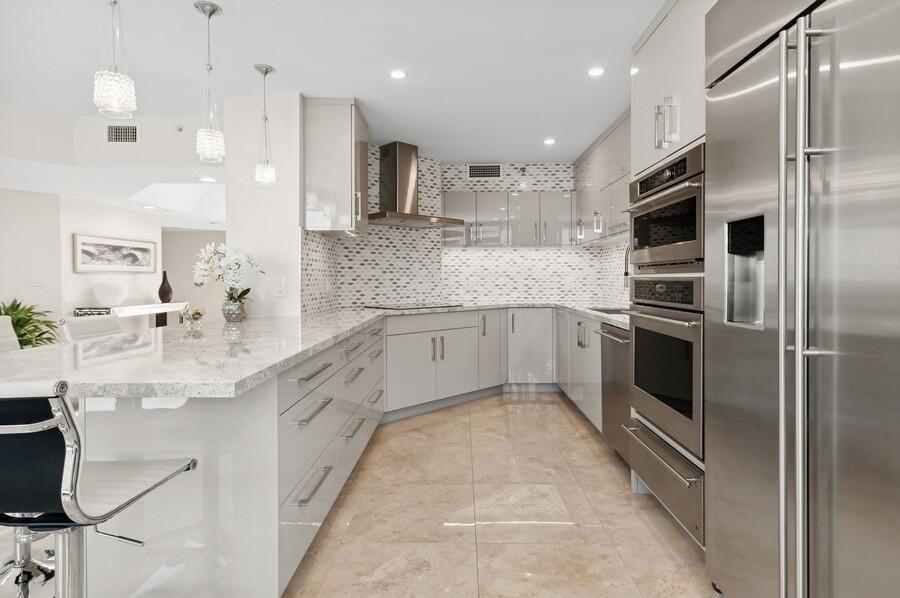 1401 South Ocean Boulevard, Unit 501 Boca Raton, FL 33432 - Photo 24 of 72 Kitchen