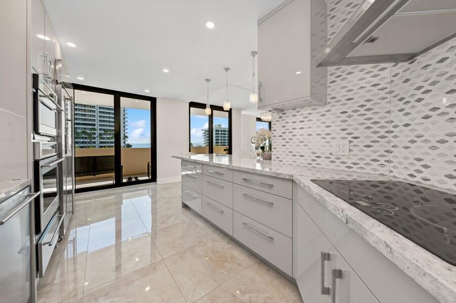 1401 South Ocean Boulevard, Unit 501 Boca Raton, FL 33432 - Photo 26 of 72 Kitchen