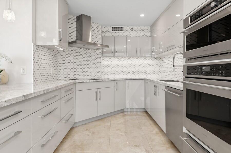 1401 South Ocean Boulevard, Unit 501 Boca Raton, FL 33432 - Photo 27 of 72 Kitchen
