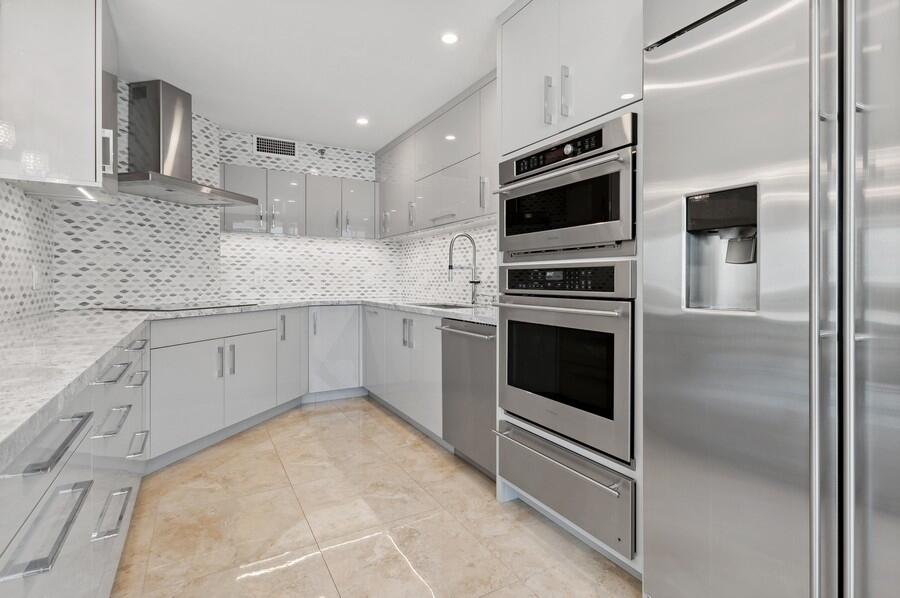 1401 South Ocean Boulevard, Unit 501 Boca Raton, FL 33432 - Photo 28 of 72 Kitchen
