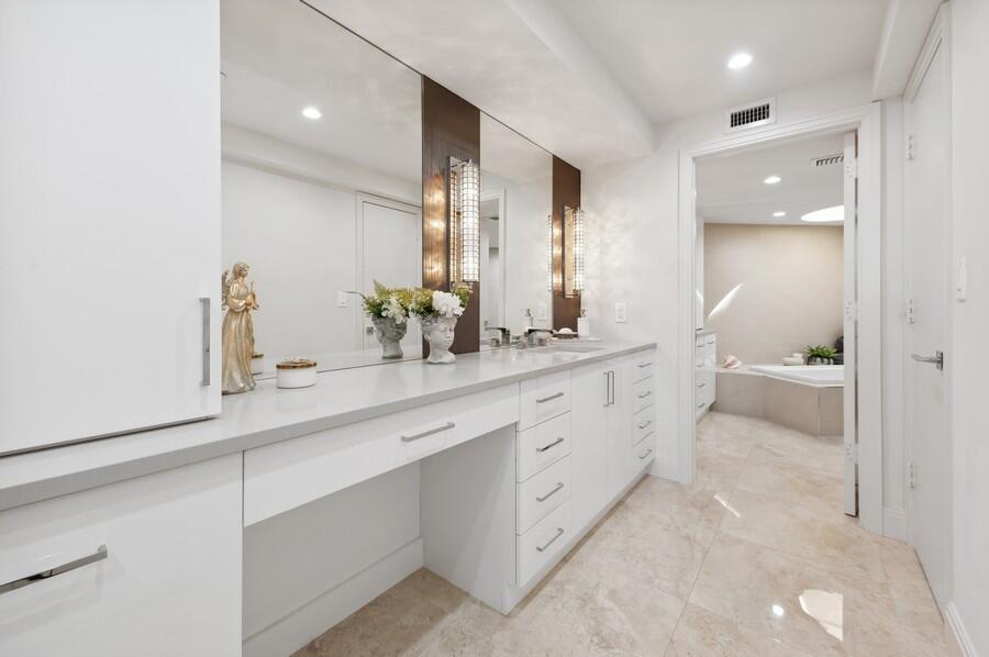 1401 South Ocean Boulevard, Unit 501 Boca Raton, FL 33432 - Photo 32 of 72 Primary Bath