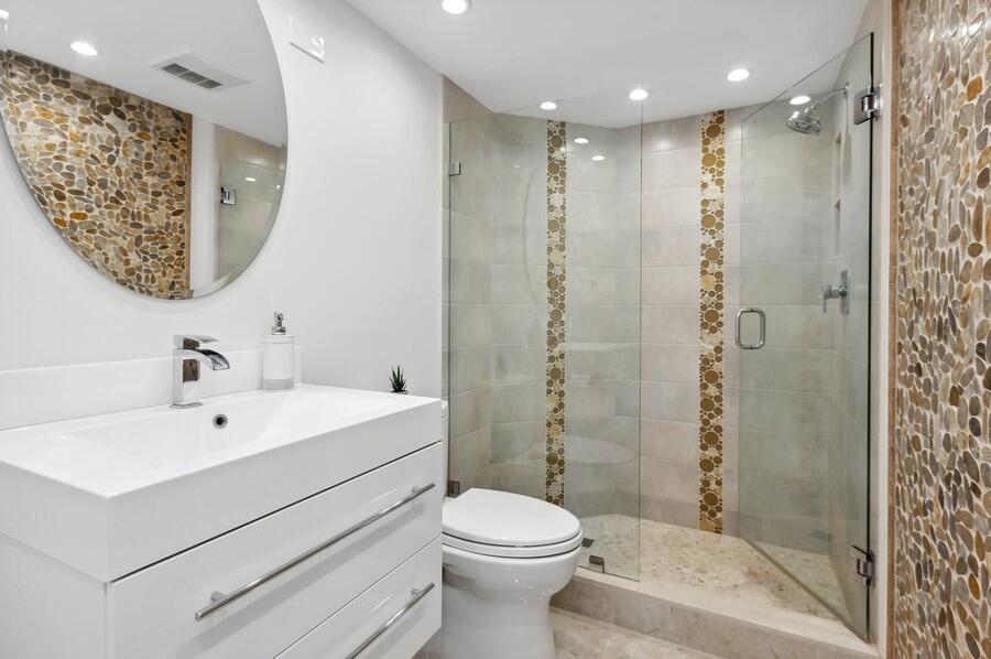 1401 South Ocean Boulevard, Unit 501 Boca Raton, FL 33432 - Photo 38 of 72 Guest Bath