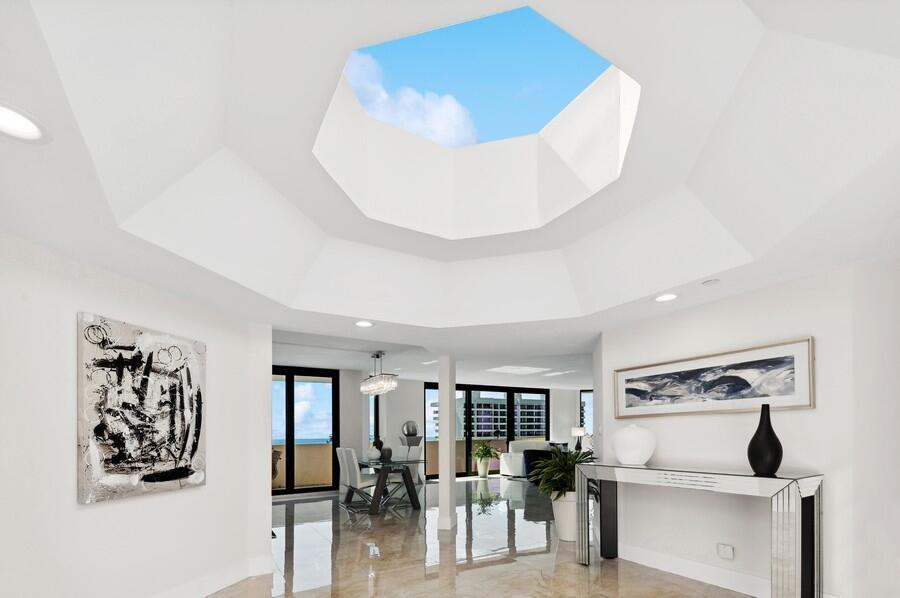 1401 South Ocean Boulevard, Unit 501 Boca Raton, FL 33432 - Photo 5 of 72 Foyer