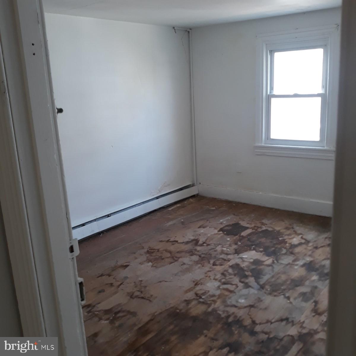 435 Locust Street Reading, PA 19604 - Photo 2 of 15 Gallery Image 2