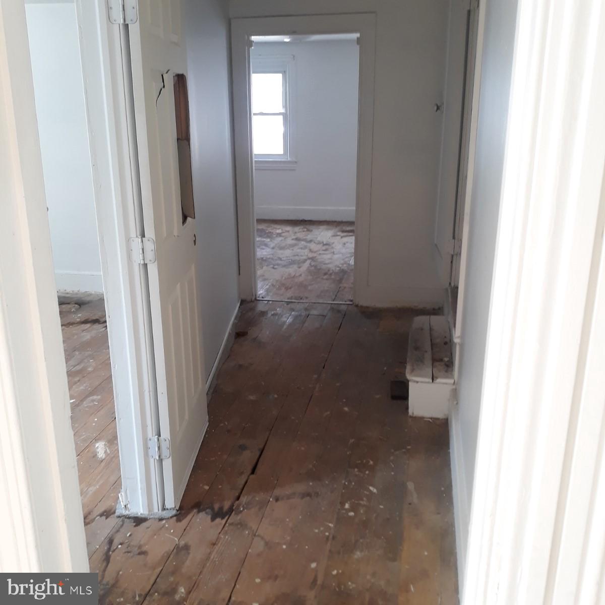 435 Locust Street Reading, PA 19604 - Photo 5 of 15 Gallery Image 5