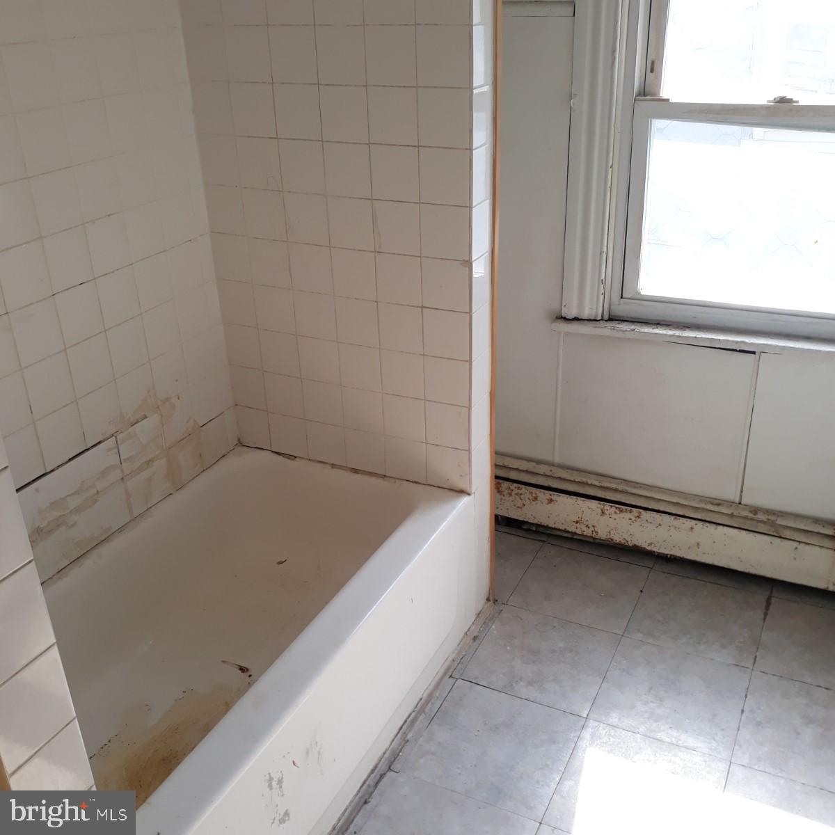 435 Locust Street Reading, PA 19604 - Photo 6 of 15 Gallery Image 6