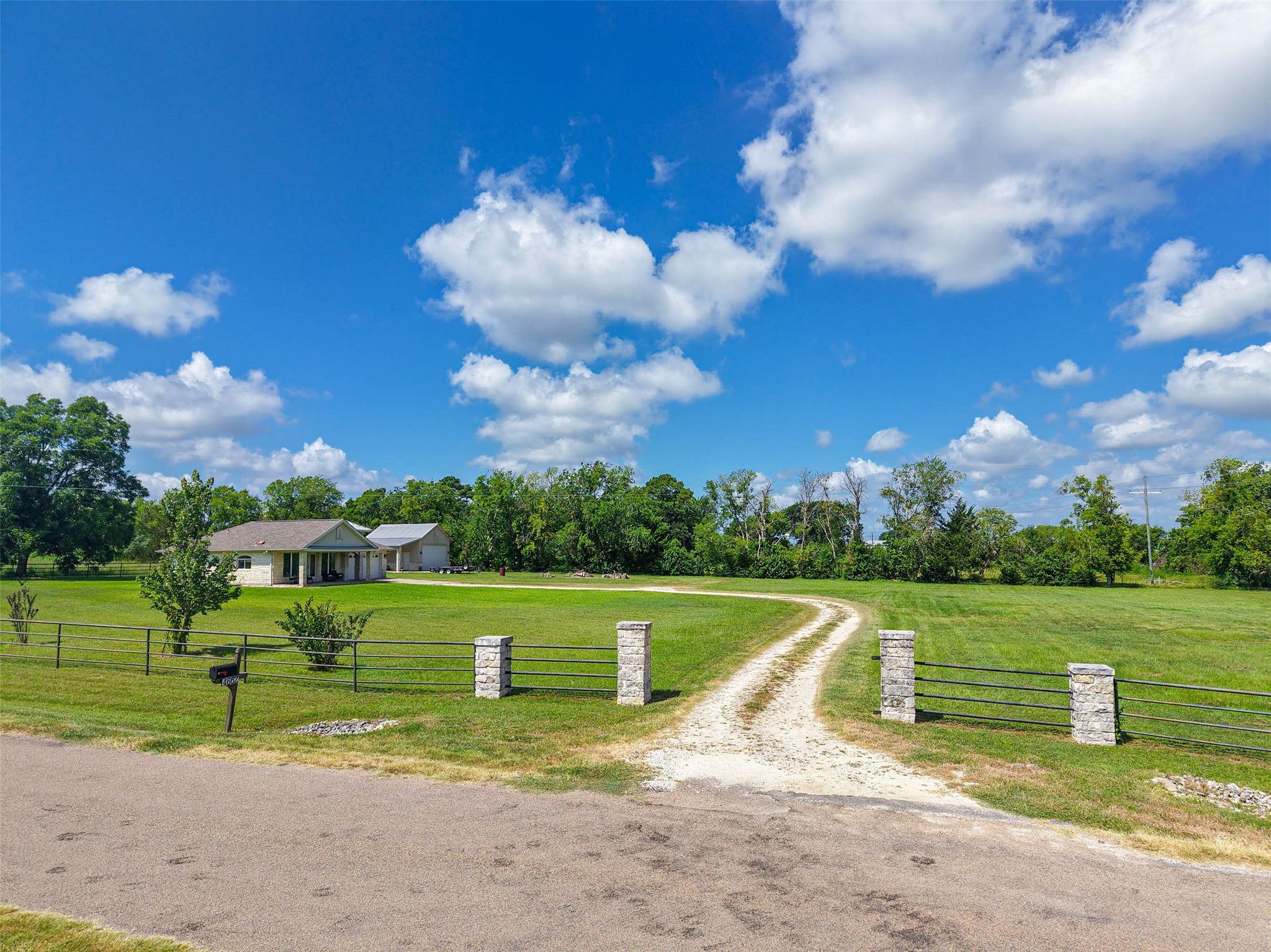 4662 Thane Road Navasota, TX 77868 - Photo 2 of 12 Gallery Image 2