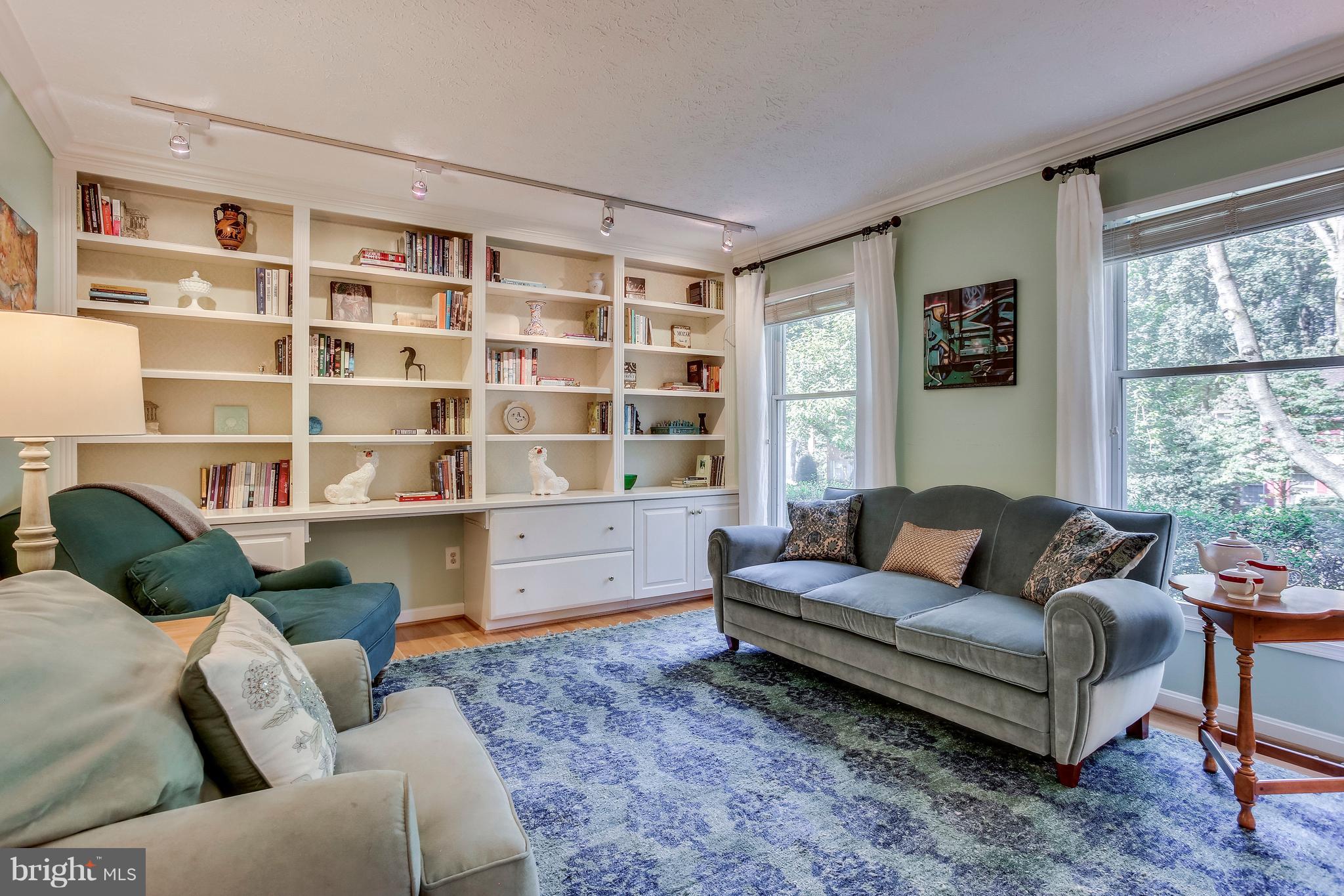 1311 Quail Ridge Drive Reston, VA 20194 - Photo 4 of 30 Living Room