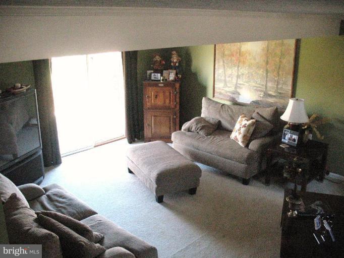 377 Perry Road Winchester, VA 22602 - Photo 3 of 12 Family Room