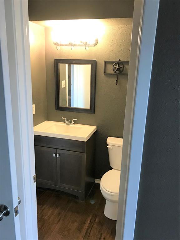 4023 William Street Sachse, TX 75048 - Photo 14 of 36 4023 bathroom