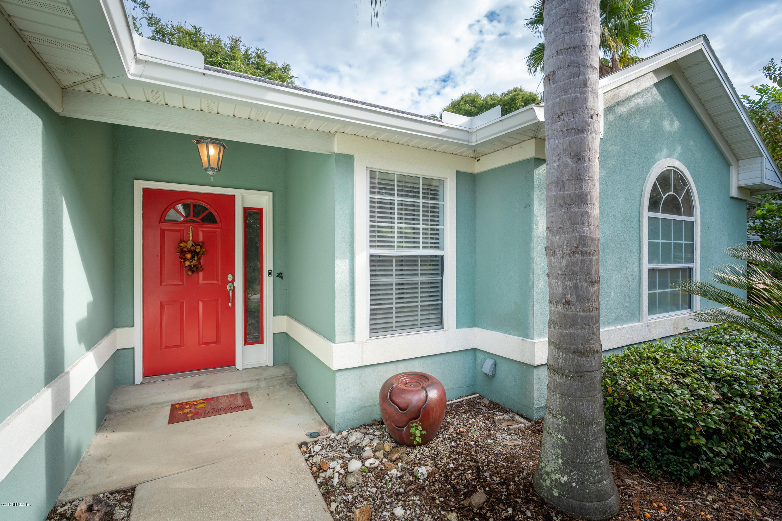 9 Beach Street St. Augustine, FL 32080 - Photo 4 of 28 a front view of a house with entryway