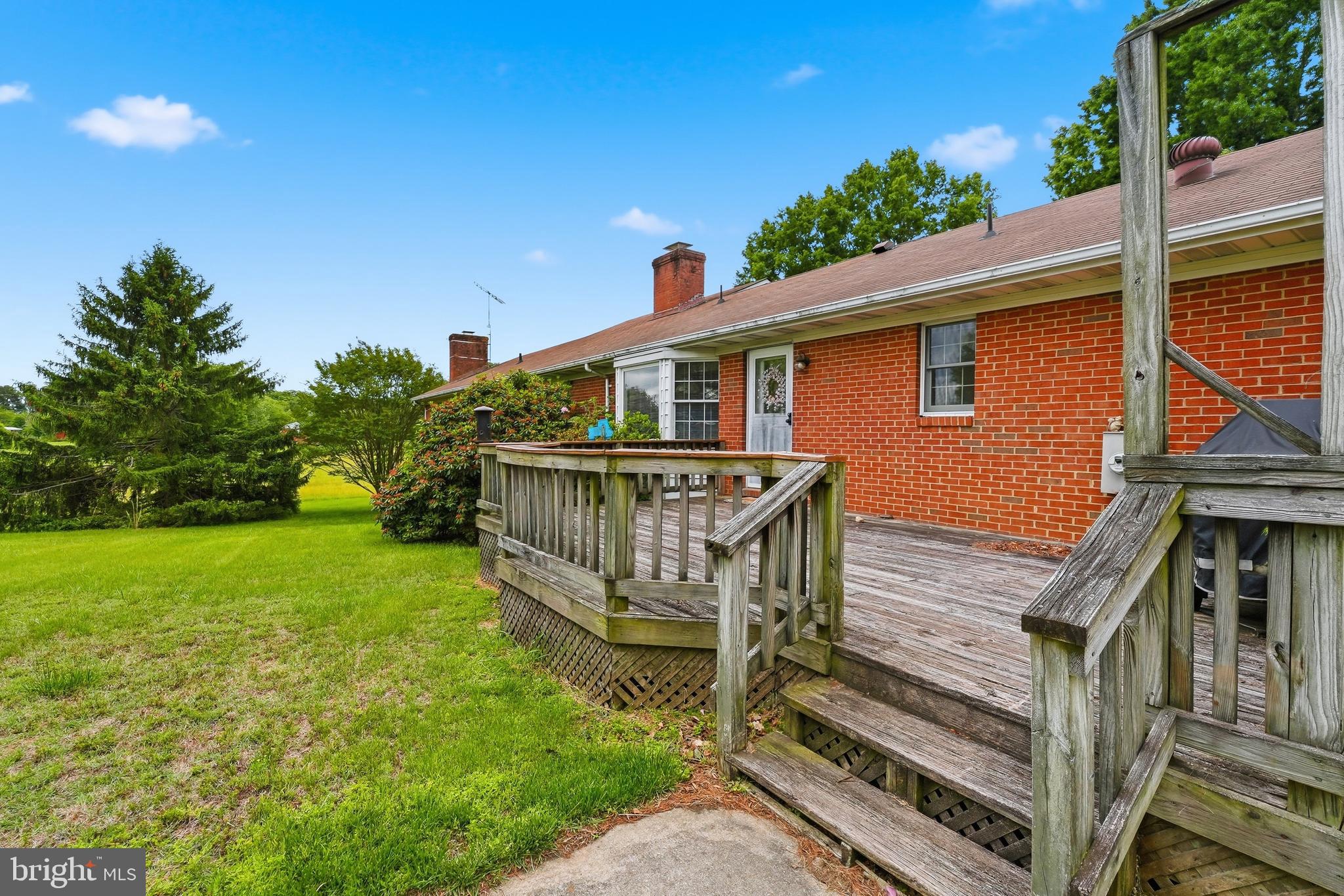 11081 Marquis Road Unionville, VA 22567 - Photo 39 of 49 a front view of a house with garden