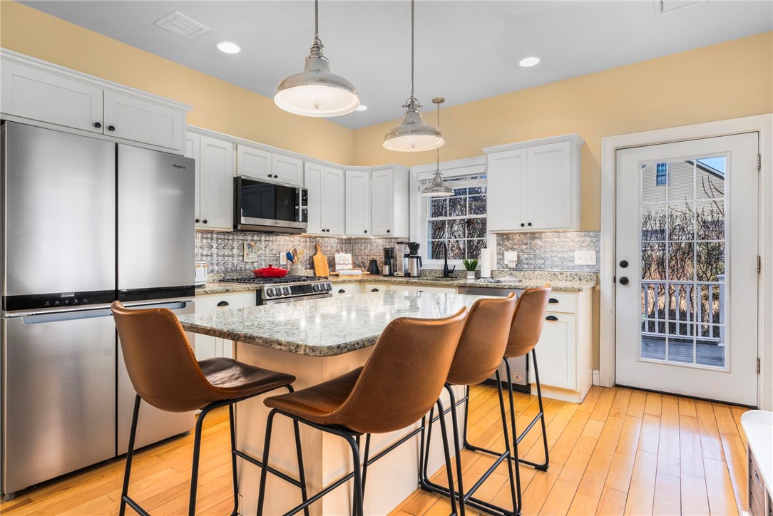 80 Spindrift Street Jamestown, RI 02835 - Photo 4 of 46