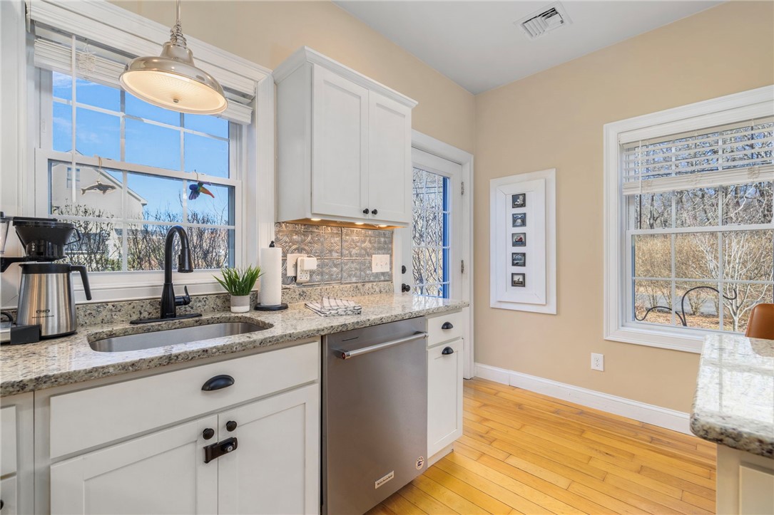 80 Spindrift Street Jamestown, RI 02835 - Photo 8 of 46