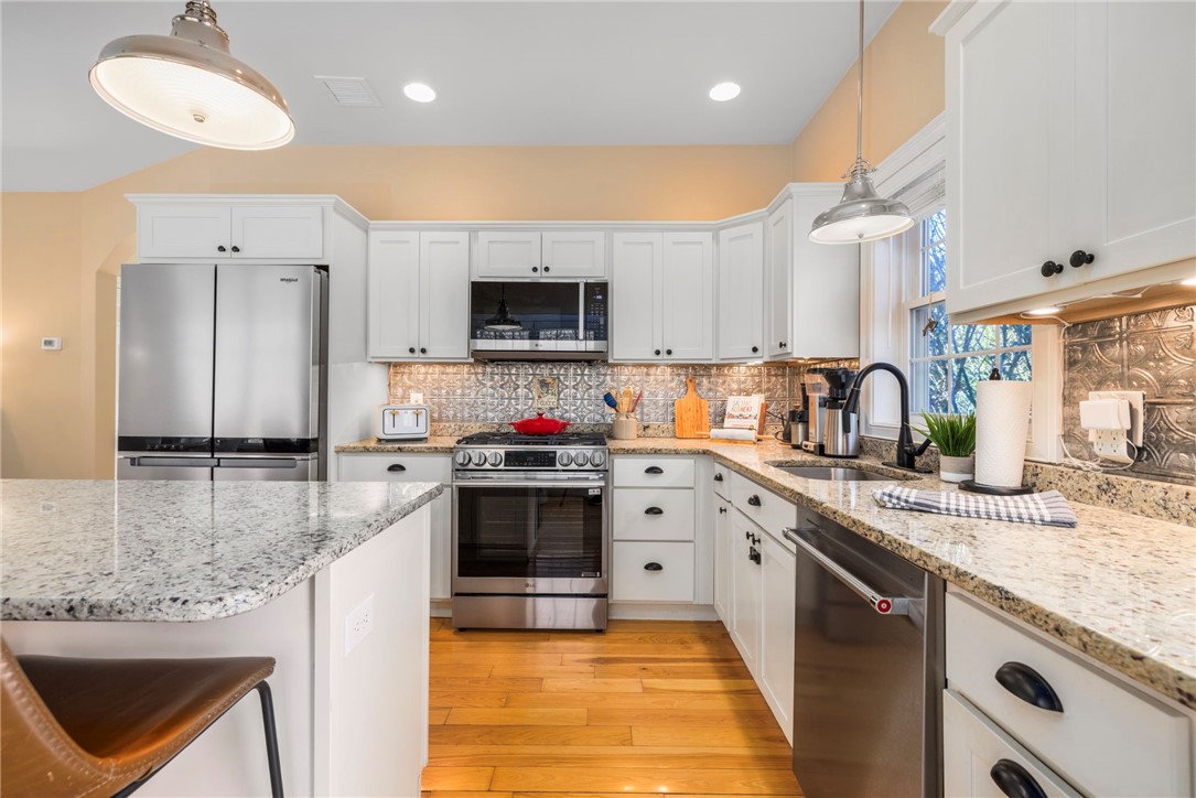 80 Spindrift Street Jamestown, RI 02835 - Photo 9 of 46