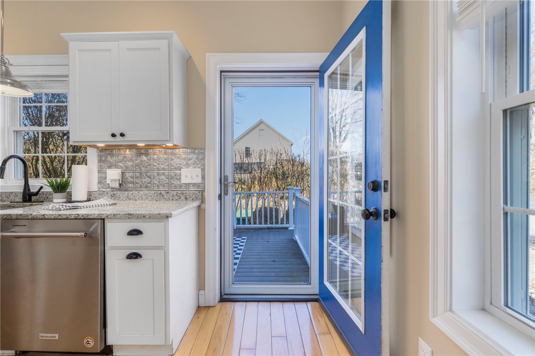 80 Spindrift Street Jamestown, RI 02835 - Photo 10 of 46