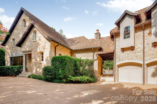 a view of a house with a yard and plants