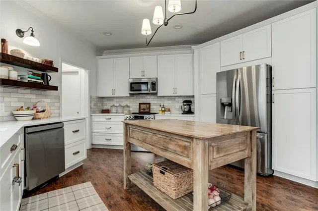 $640,000 | 2641 Greenwood Drive, Ottawa, KS 66067