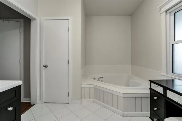 $640,000 | 2641 Greenwood Drive, Ottawa, KS 66067