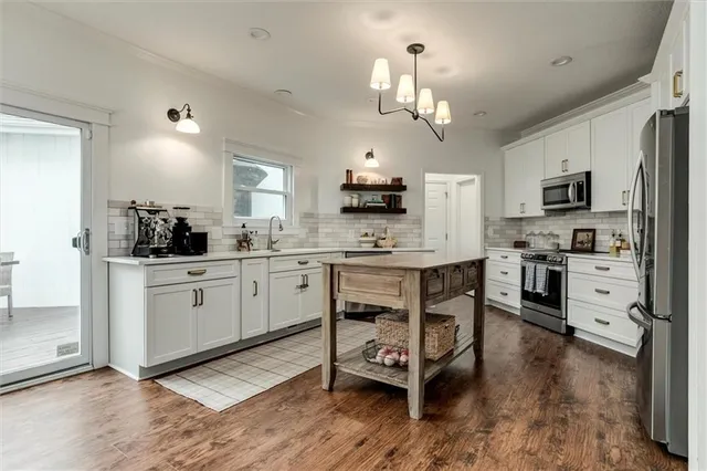 $640,000 | 2641 Greenwood Drive, Ottawa, KS 66067