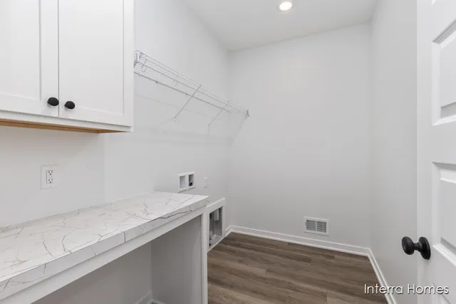 $569,900 | 7318 Graymoor Street Southeast, Caledonia, MI 49316