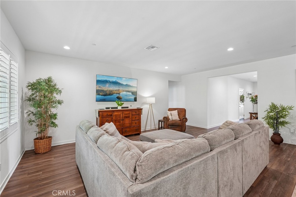 7846 Old Timber Court Riverside, CA 92507 - Photo 4 of 33 Living Room