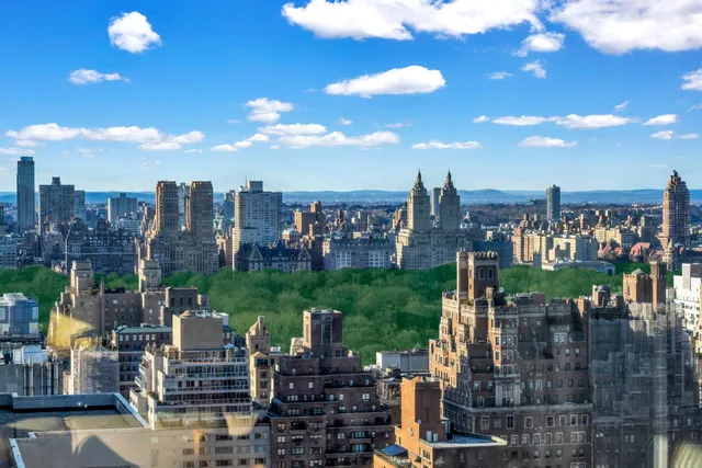 $3,800,000 | 200 East 69th Street, Unit 34C | Lenox Hill