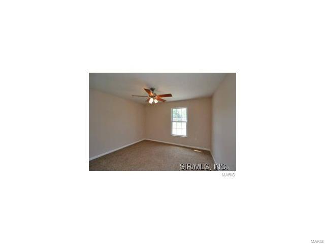 43 Colonial Manor, Unit D Highland, IL 62249 - Photo 11 of 26 Gallery Image 11