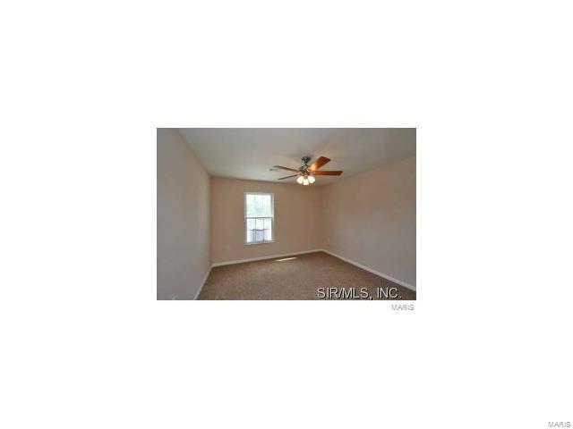 43 Colonial Manor, Unit D Highland, IL 62249 - Photo 13 of 26 Gallery Image 13